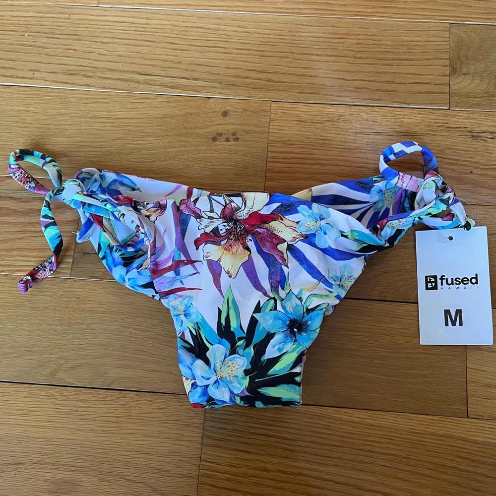 NWT Fused Hawai’i Aloha bottom size medium.